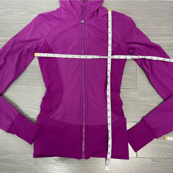 Lululemon In Flux Jacket Regal Plum Size 4 Lightweight Hooded Reversible W4G23S - Picture 16 of 16